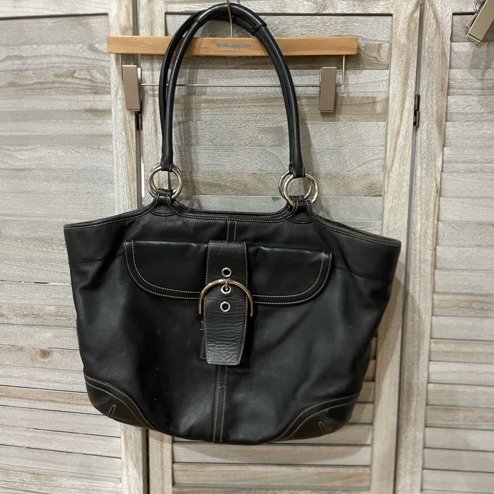 Vintage Coach Black Leather Shoulder Bag